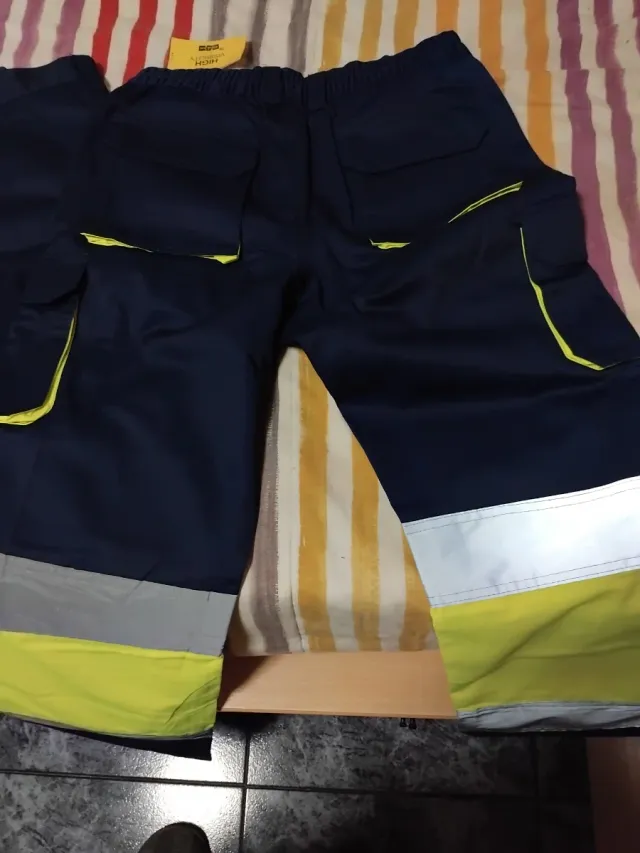 Pantalones reflectantes nuevos Talla 42