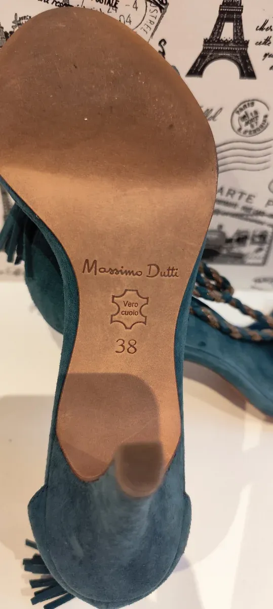 Sapatos de salão verde azulado e dourado