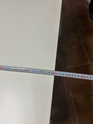 Mesa de comedor blanca de madera