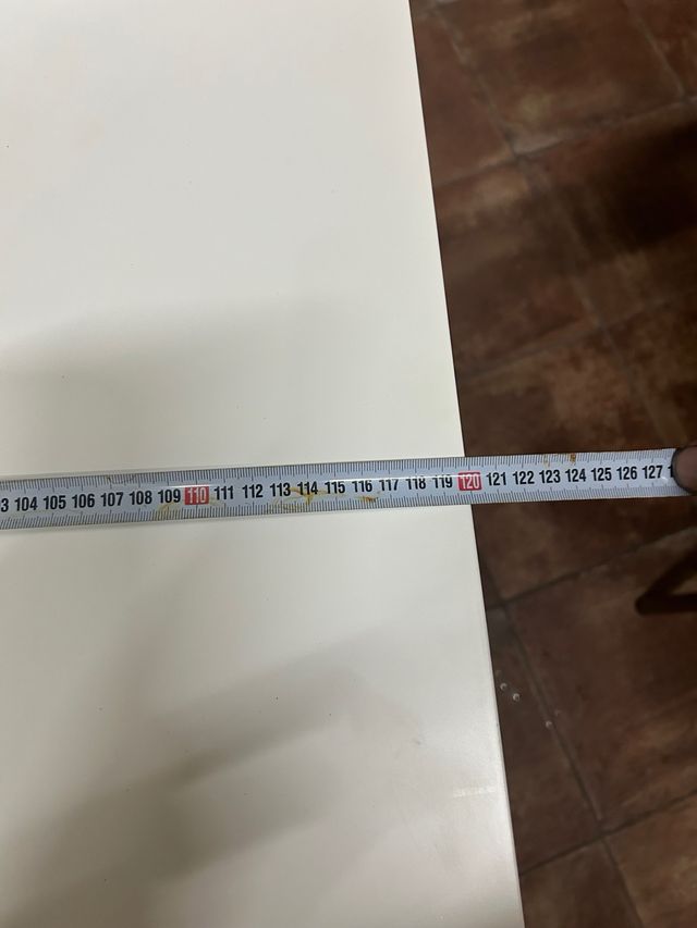 Mesa de comedor blanca de madera