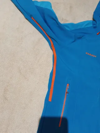 Chaqueta Mammut azul y naranja