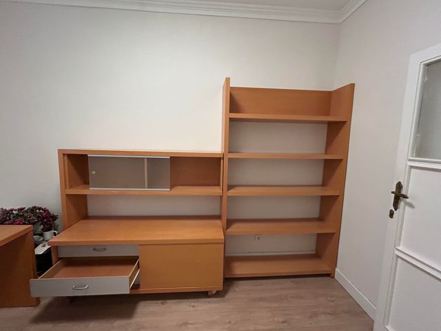 Libreria e credenza in legno e vetro