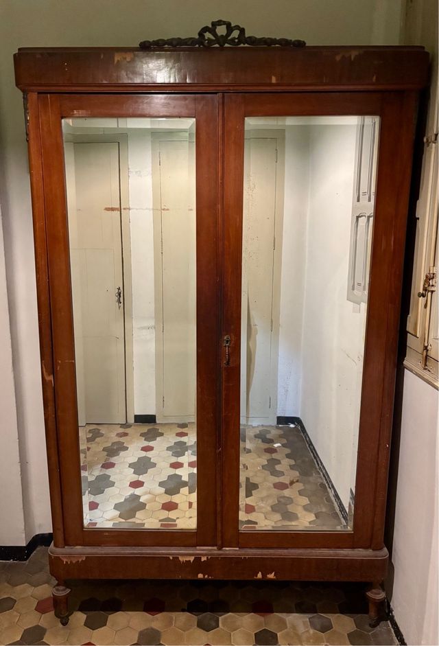 Armario antiguo madera maciza puertas cristal