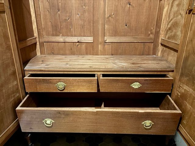 Armario antiguo madera maciza puertas cristal