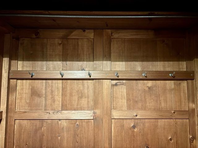 Armario antiguo madera maciza puertas cristal