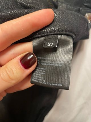 Pantalón cuero negro con cremalleras