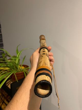 Flauta nativa en tono medio agudo