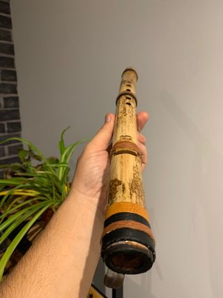 Flauta nativa en tono medio agudo