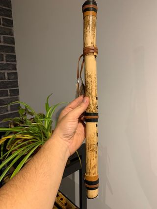 Flauta nativa en tono medio agudo