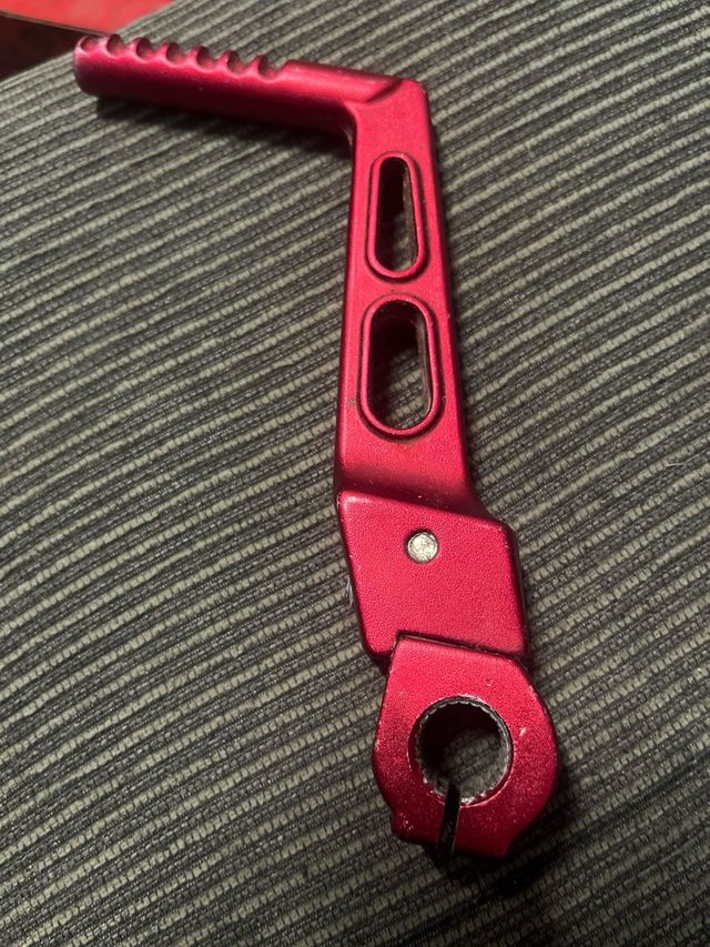 Pata de arranque TNT Roja para derbi