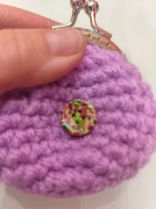 Monedero ganchillo artesanal lila mujer