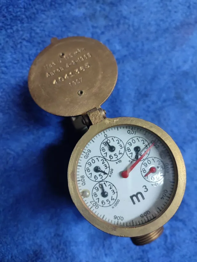 Contador de agua vintage DELFIN