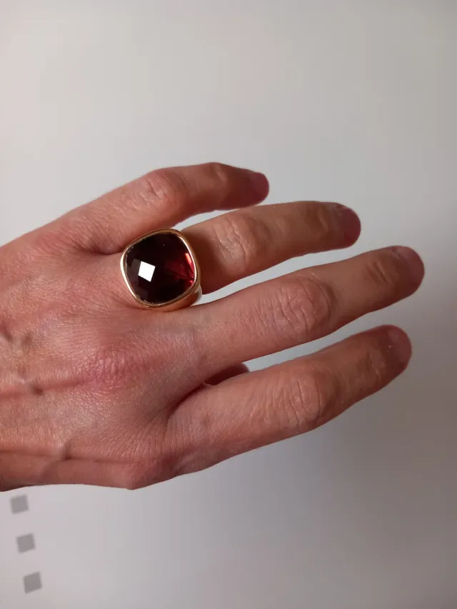 Anillo Swarovski Dorado con Piedra Morada