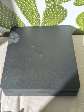 PS4 Slim 1TB + Mando Plateado