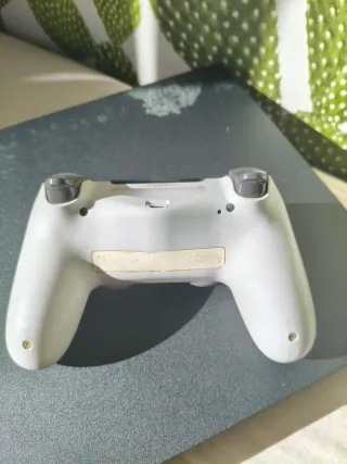 PS4 Slim 1TB + Mando Plateado