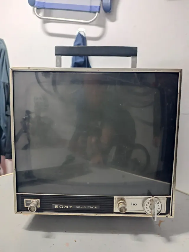Televisor Sony TV-110 Sólido