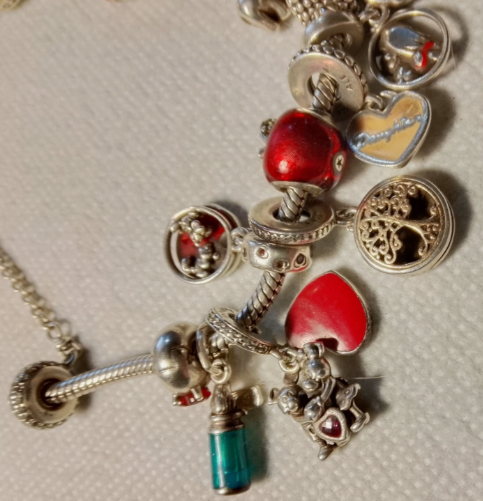 Bracciale Pandora con Charm Rossi e Argento