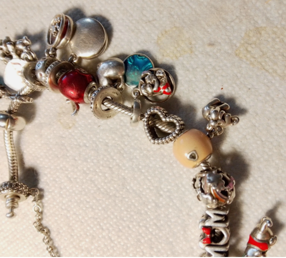 Bracciale Pandora con Charm Rossi e Argento