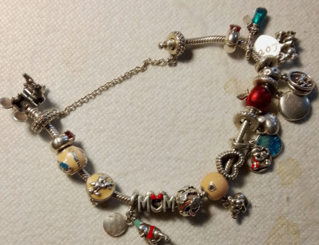 Bracciale Pandora con Charm Rossi e Argento