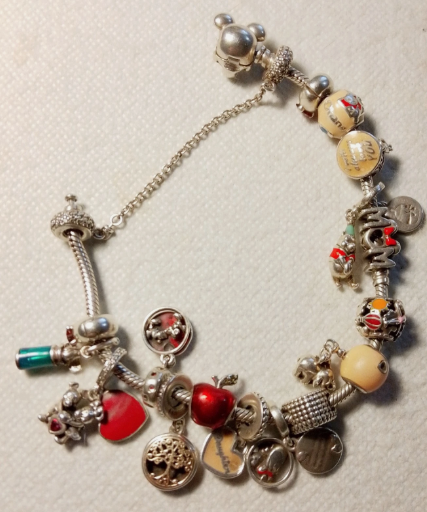 Bracciale Pandora con Charm Rossi e Argento