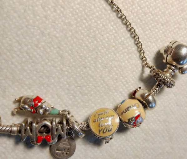 Bracciale Pandora con Charm Rossi e Argento