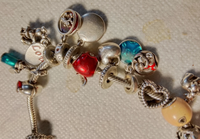 Bracciale Pandora con Charm Rossi e Argento