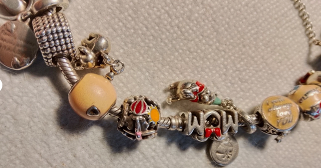 Bracciale Pandora con Charm Rossi e Argento