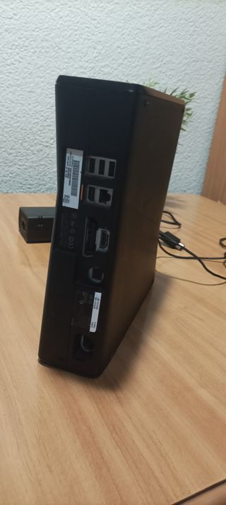 Xbox 360 Slim Negra con Mando y Fuente