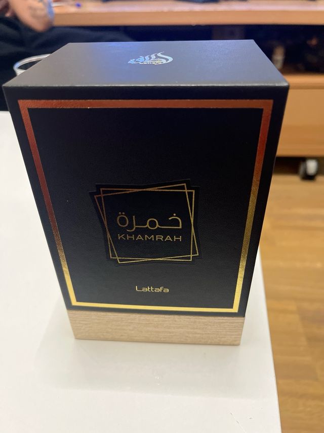 Perfume Lattafa Khamrah Negro y Dorado original