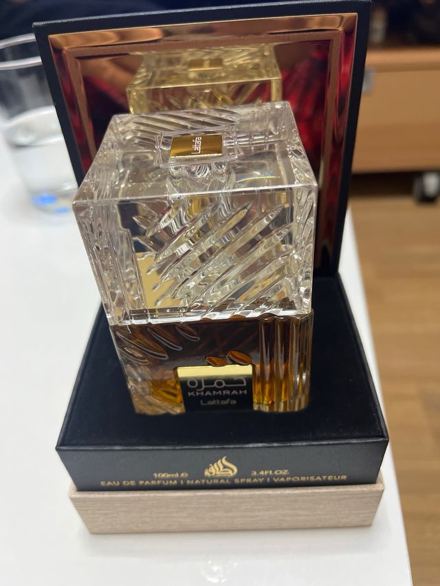 Perfume Lattafa Khamrah Negro y Dorado original