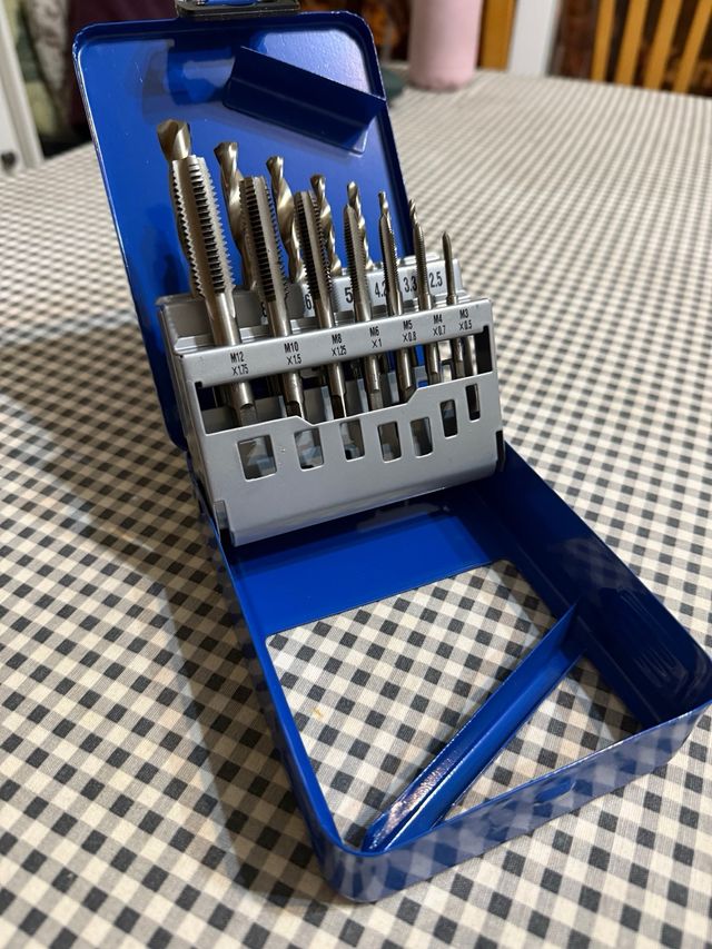 Set brocas y machos de roscar