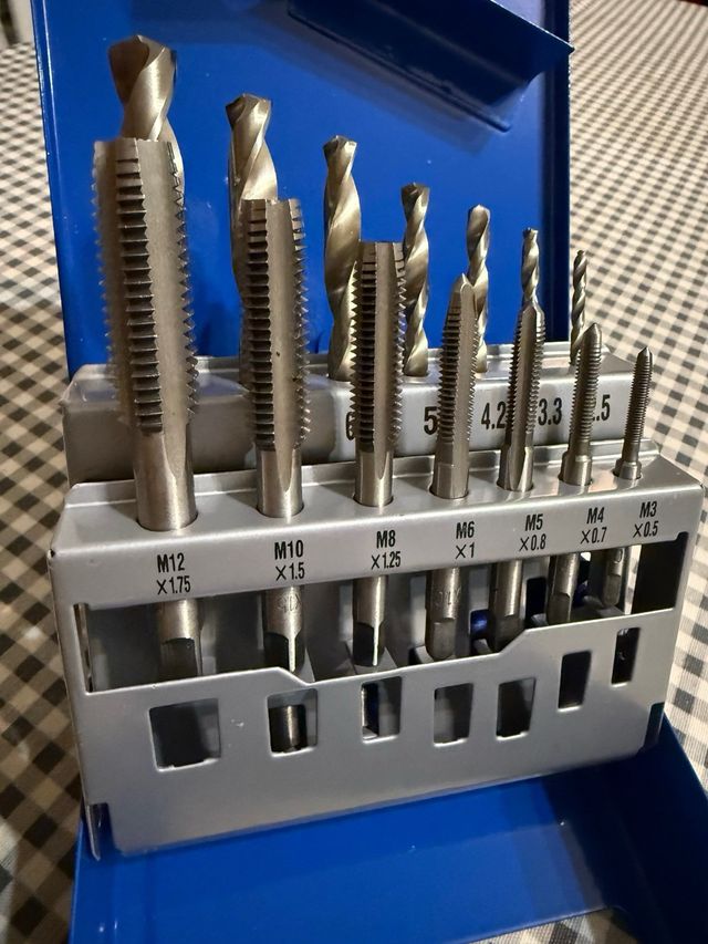 Set brocas y machos de roscar