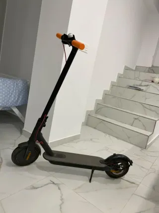 Patinete Eléctrico Negro Naranja