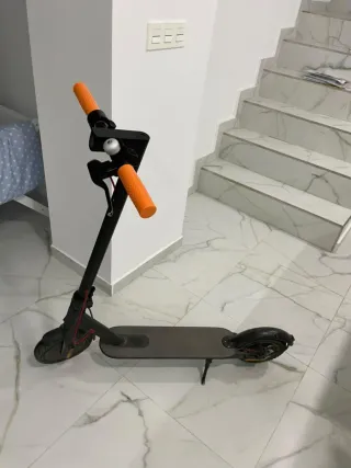 Patinete Eléctrico Negro Naranja