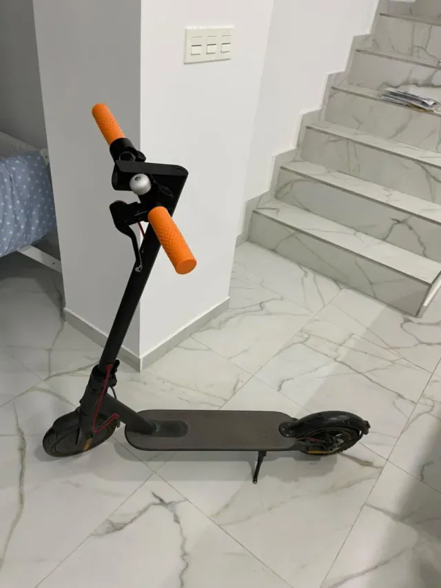 Patinete Eléctrico Negro Naranja