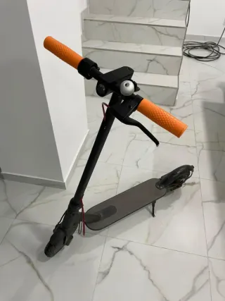 Patinete Eléctrico Negro Naranja