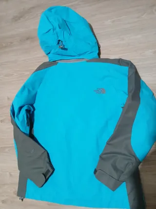 Chaqueta The North Face azul y gris