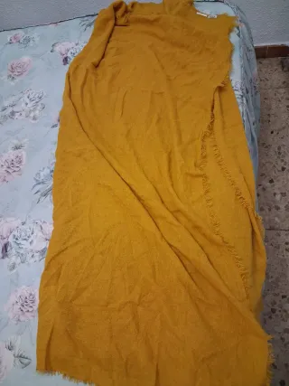 Fular mostaza con flecos