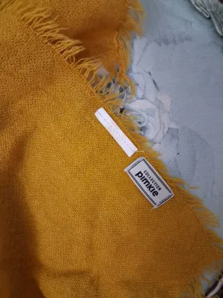 Fular mostaza con flecos