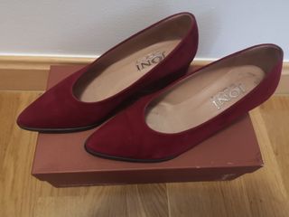 Zapatos de tacón granate