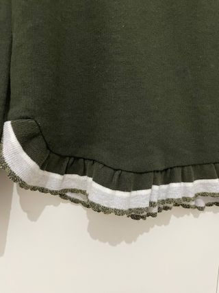 Jersey verde con volantes