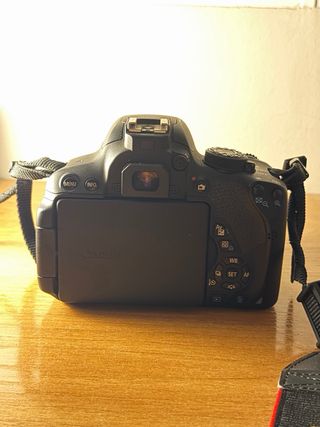 Cámara Canon T5i DSLR + Lente 18-55mm + lente 50mm