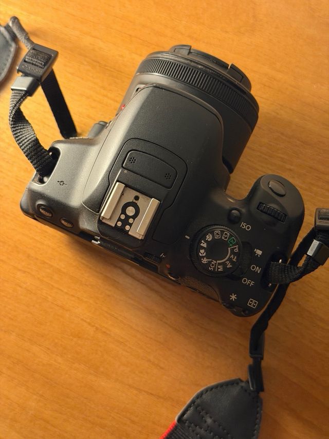 Cámara Canon T5i DSLR + Lente 18-55mm + lente 50mm