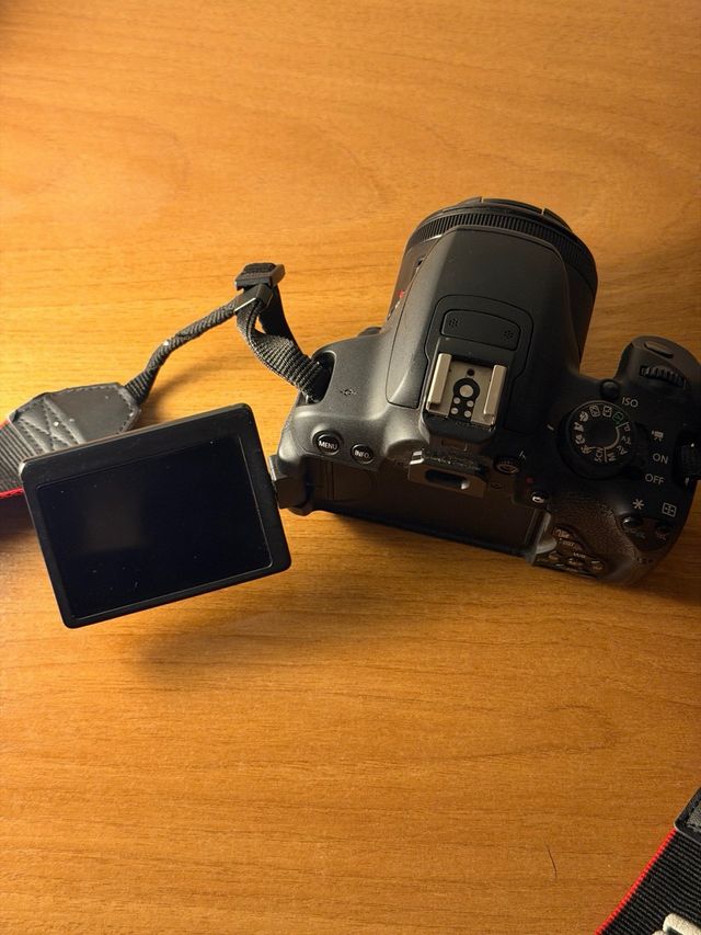 Cámara Canon T5i DSLR + Lente 18-55mm + lente 50mm