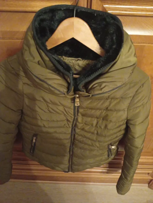 Abrigo acolchado Zara verde oliva