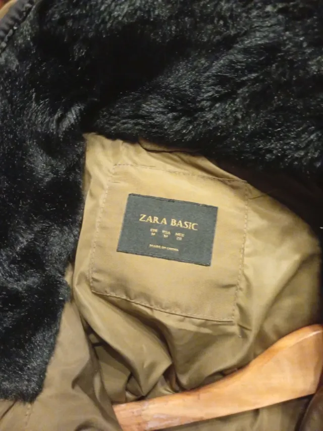 Abrigo acolchado Zara verde oliva