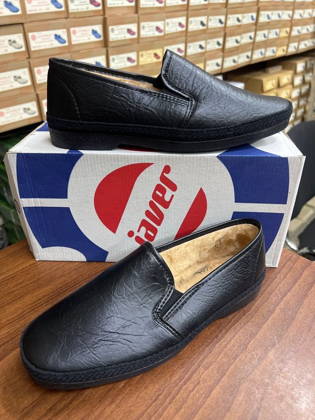 Zapatilla Negra JAVER Talla 40