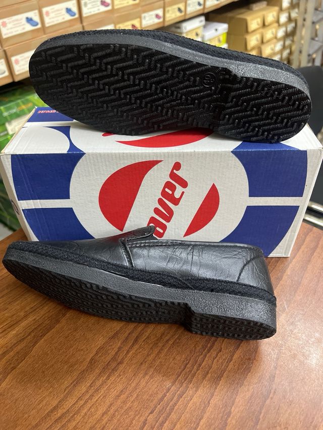 Zapatilla Negra JAVER Talla 40