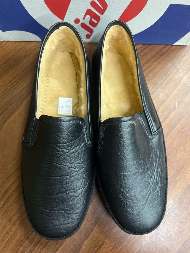 Zapatilla Negra JAVER Talla 40
