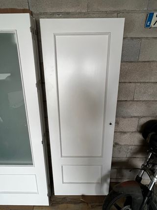 Puerta madera lacada blanco con cristal